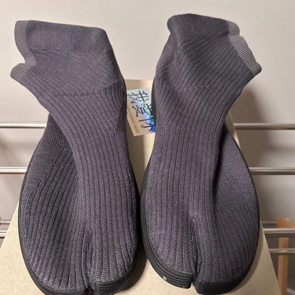 ILYSM Tabi Shoes - Picture 4 of 7